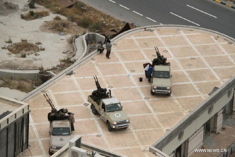 اشتباكات مسلحة في محيط مقر المؤتمر الوطني العام في ليبيا