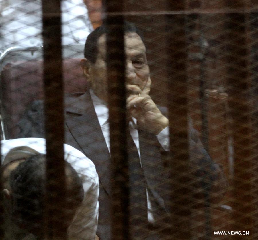 تقرير إخباري: الحكم بالسجن على مبارك ونجليه في قضية فساد قبل أيام من الانتخابات الرئاسية