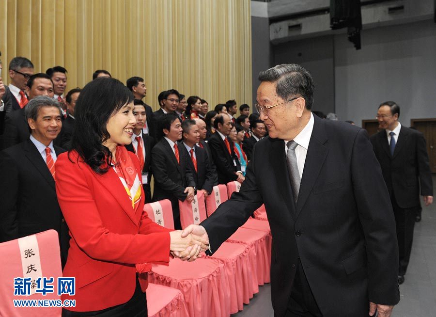 مسئول صيني بارز يجتمع مع مستشارين سياسيين من هونج كونج
