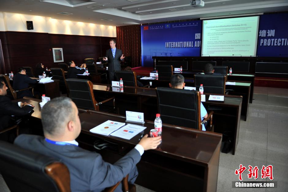 طلاب من 18 دولة يشاركون في الدورات التدريبية للمساعدة والحماية الدولية في بكين 