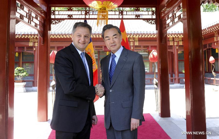 وزير الخارجية الصيني يلتقي بنظيره من اندورا 