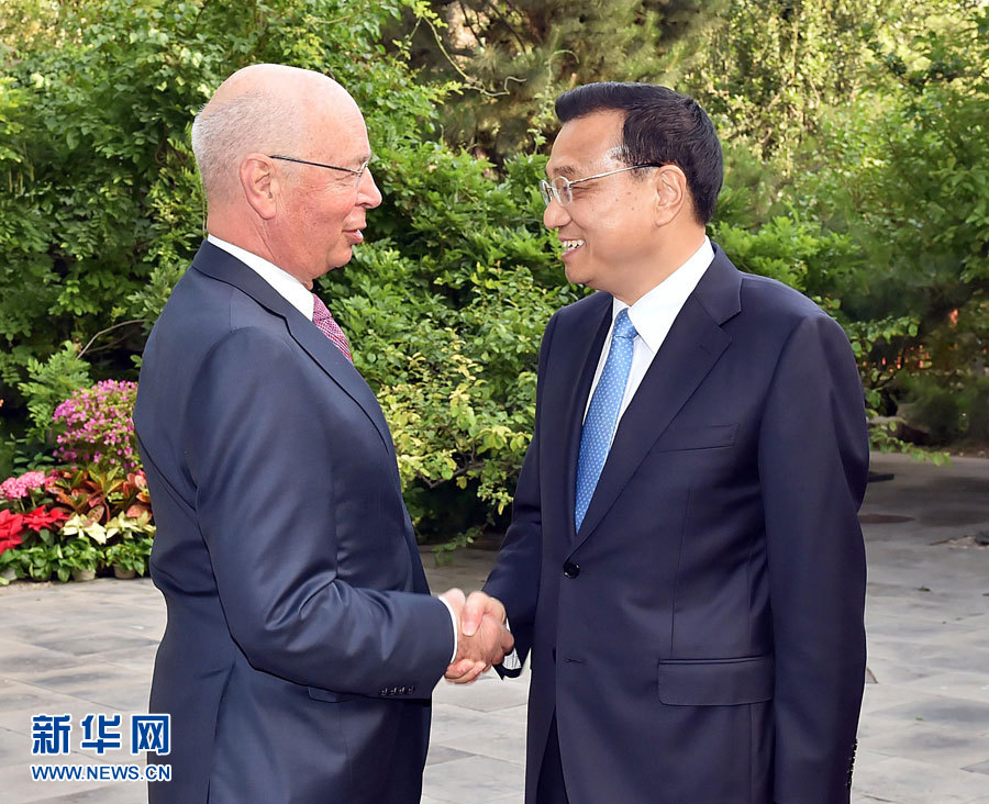 رئيس مجلس الدولة الصيني يلتقي مع المؤسس والرئيس التنفيذي للمنتدى الاقتصادي العالمي لمناقشة تعزيز العلاقات