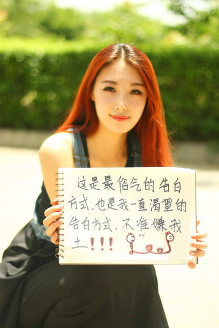 شجاعة ورومانسية...طالبة صينية تطلب يد حبيبها بفستان الزفاف    