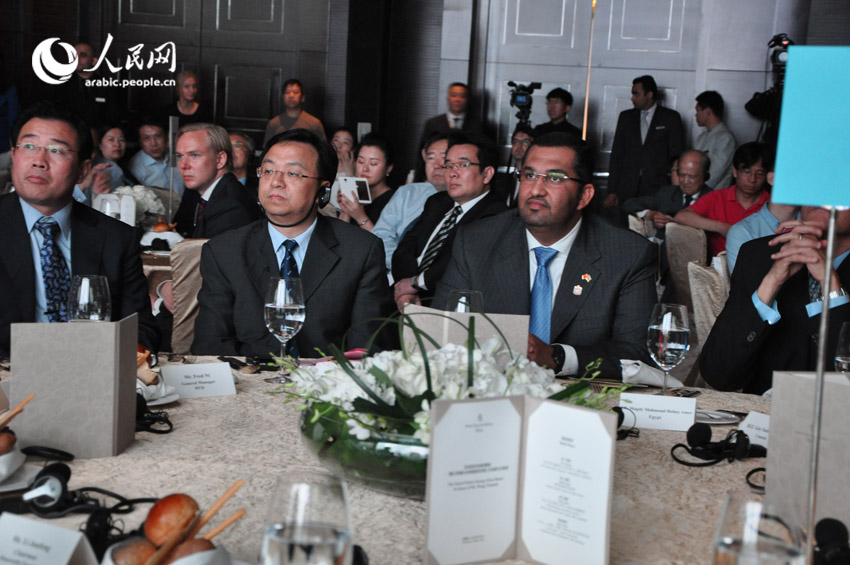 تقرير اخباري: سفارة دولة الامارات العربية المتحدة لدى بكين تنظم حفل تكريم رئيس شركة ((بي واي دي))الفائز بجائزة "زايد لطاقة المستقبل" لعام 2014