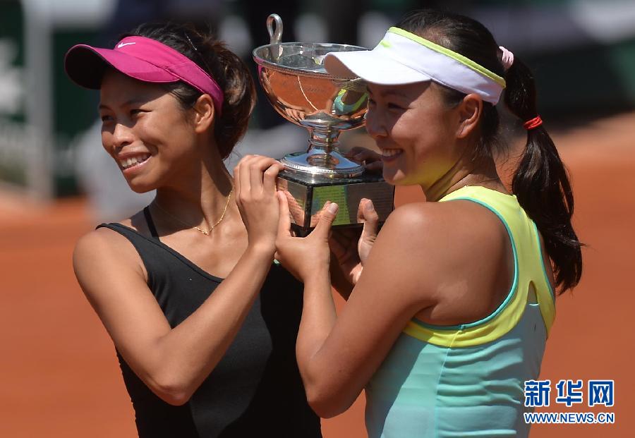 لاعبتان صينيتان تفوزان ببطولة فرنسا المفتوحة للتنس 
