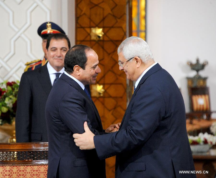 تقرير إخباري: السيسي يؤدي اليمين الدستورية رئيسا لمصر ويوقع وثيقة لتسلم السلطة