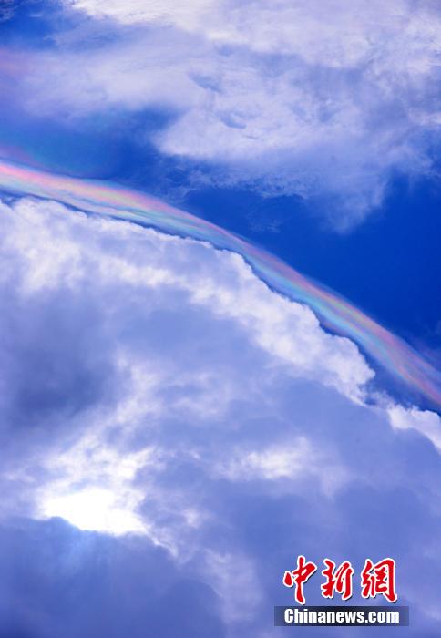 " سحابة قوس قزح" نادرة تظهر فى سماء فوجيان    