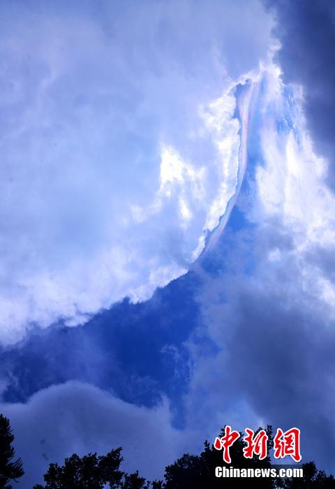 " سحابة قوس قزح" نادرة تظهر فى سماء فوجيان    