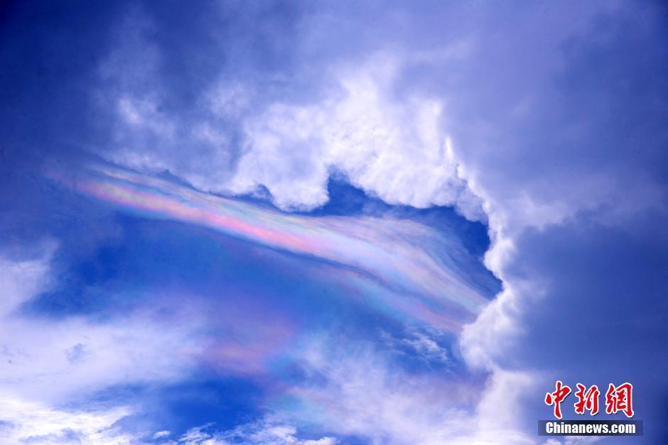 " سحابة قوس قزح" نادرة تظهر فى سماء فوجيان    