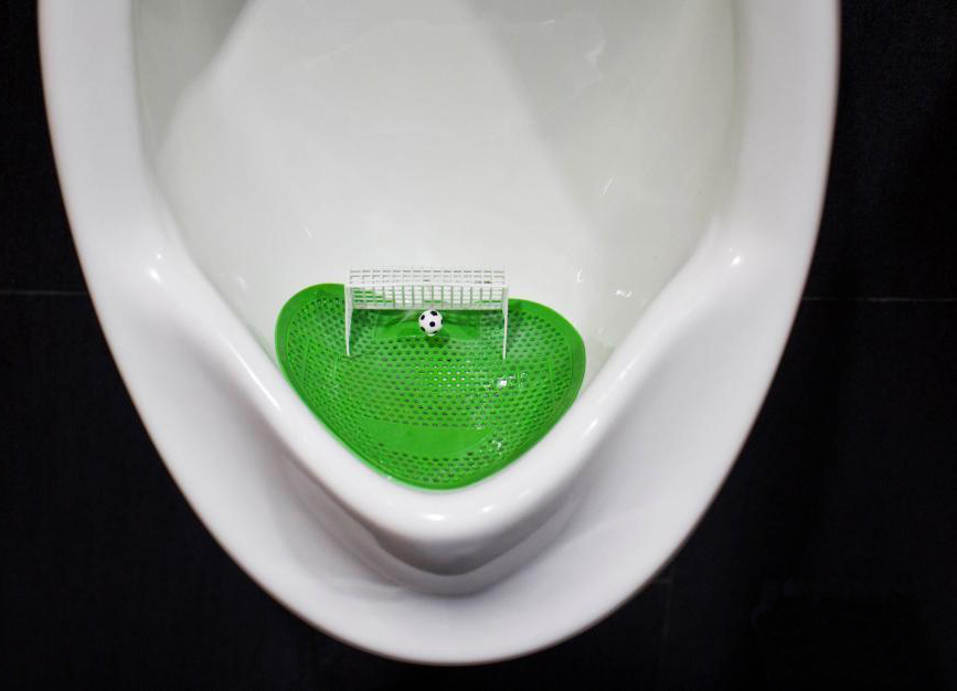 (كأس العالم 2014) شانغهاي: مرمى كرة القدم  في المراحيض