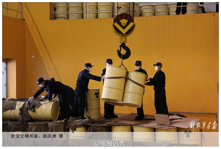 الجيش الصيني يكشف عن صور معالجة النفايات النووية لغواصة متقاعدة 
