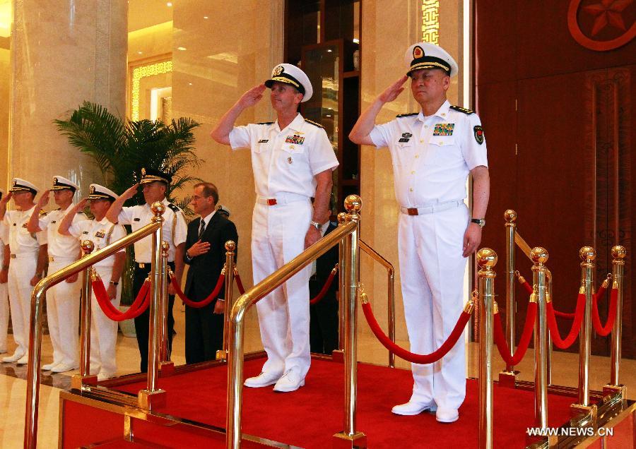قائدا القوات البحرية الصينية والأمريكية يبحثان إقامة نمط جديد من العلاقات الثنائية 