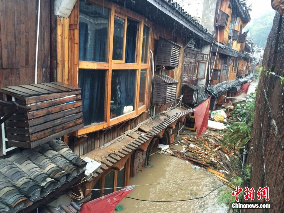 أجمل بلدة قديمة بالصين غُمرت بالفيضانات