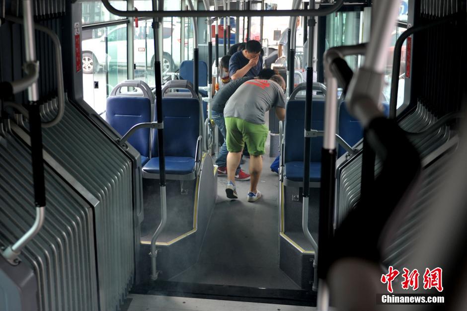 التمرين على مكافحة الإرهاب والعنف على الحافلات فى العاصمة الصينية    