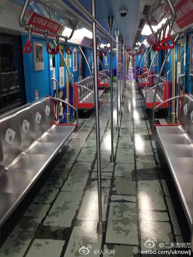 قطارات الانفاق بموضوع الحب بمدينة هانغتشو خاطفة الأنظار
