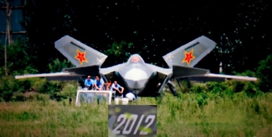 أحدث طائرة شبح مقاتلة في الصين تنجح في  رحلتها التجريبية الأولى