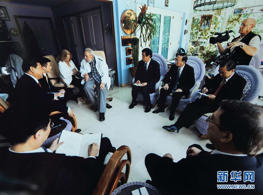 الرئيس الصيني يزور الزعيم الثوري الكوبي فيدل كاسترو