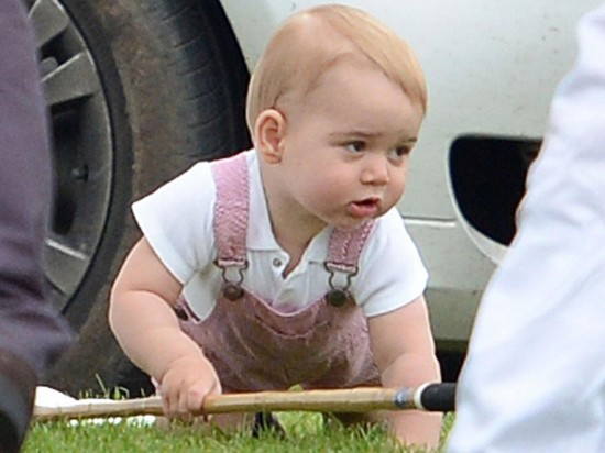 العائلة الملكية البريطانية تنشر أحدث الصور لأسرة الأمير ويليام