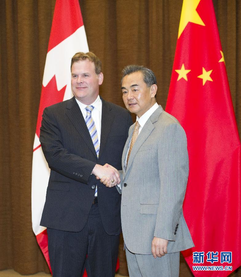 وزير الخارجية الصينى يجتمع مع نظيره الكندى