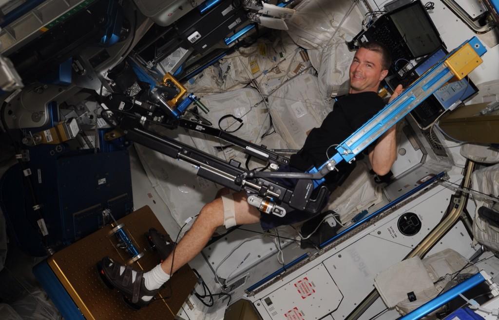 رائد محطة الفضاء الدولية يقوم بالمشاركة بصور لبكين ودبي على تويتر