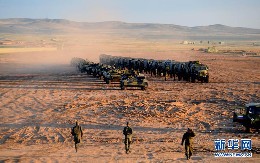 القوات الدولية تشارك في مناورات "حفظ السلام -2014"