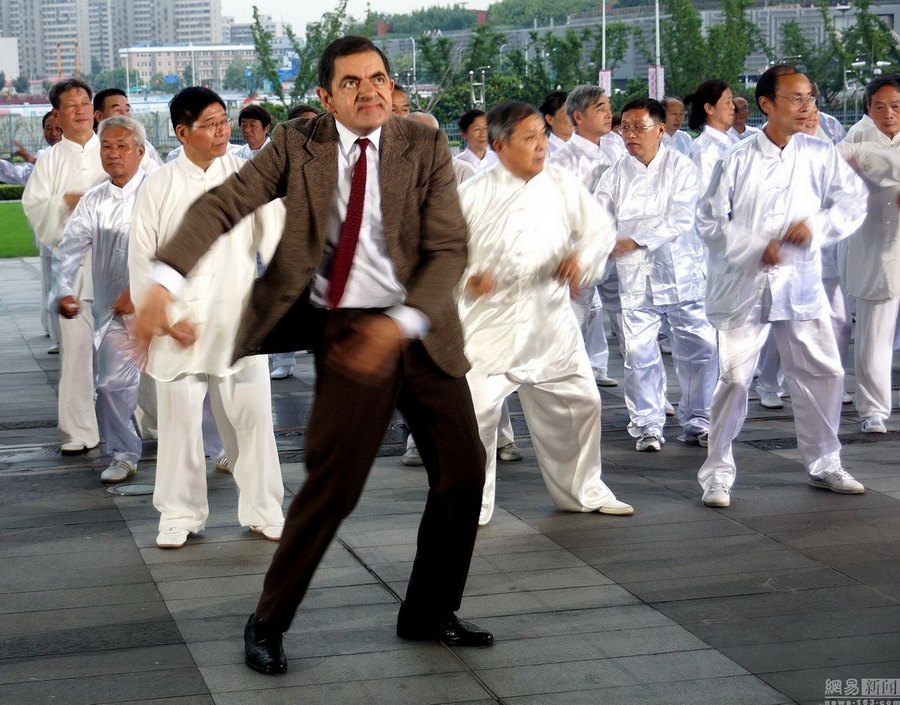 "مستر بين" يزور الصين ويشارك في رقصة الساحة 