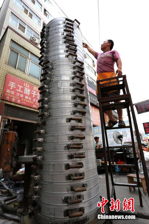 منتو المصنوع بمغلاة البامبو البخارية ذات الـ30 طابق يجذب الصينيين