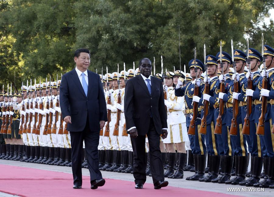 الصين وزيمبابوى تتعهدان بإقامة علاقات أقوى خلال زيارة موجابى