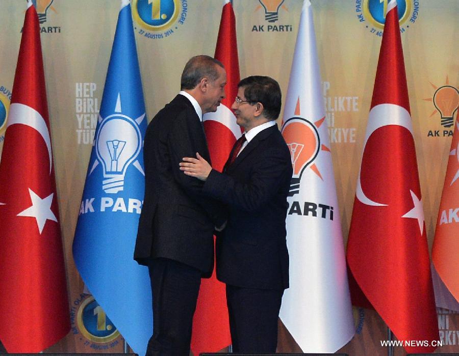 انتخاب داود أوغلوا رئيسا للوزراء وزعيما للحزب الحاكم في تركيا