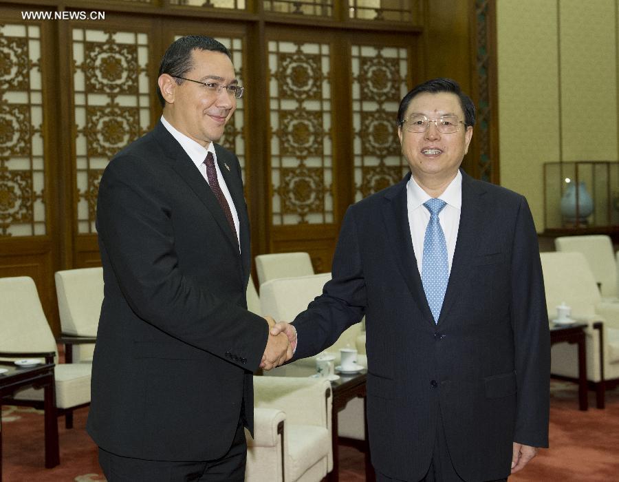 كبير المشرعين الصينيين يجتمع مع رئيس وزراء رومانيا