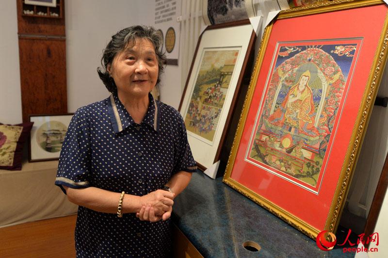 الأعمال التي قامت تشيان شياوبينغ بإبتكارها ونسخها داخل ورشتها. ورغم تجاوزها السبعين إلا أنها مازالت تدفق حيوية.