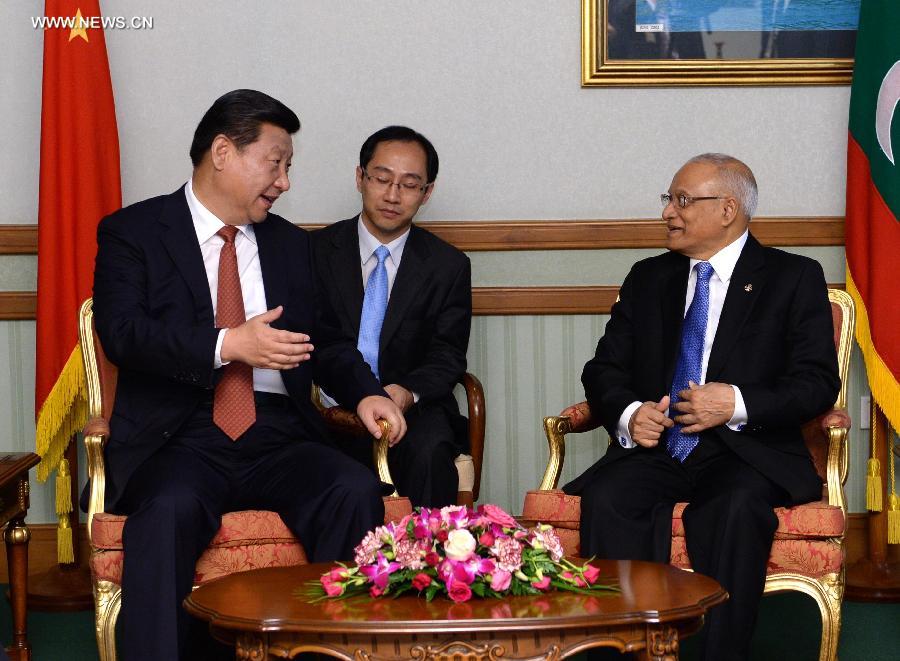 التقى الرئيس الصيني شى جين بينغ بالرئيس المالديفى السابق مأمون عبد القيوم