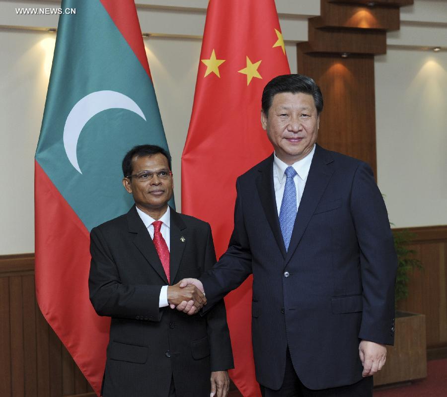 التقى الرئيس الصيني شى جين بينغ برئيس مجلس الشعب في المالديف عبد الله محمد