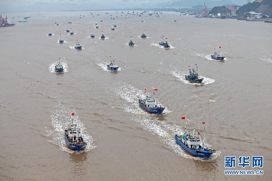 مشهد ضخم ..إحتشاد قوارب الصيد فى بحر الصين الشرقي