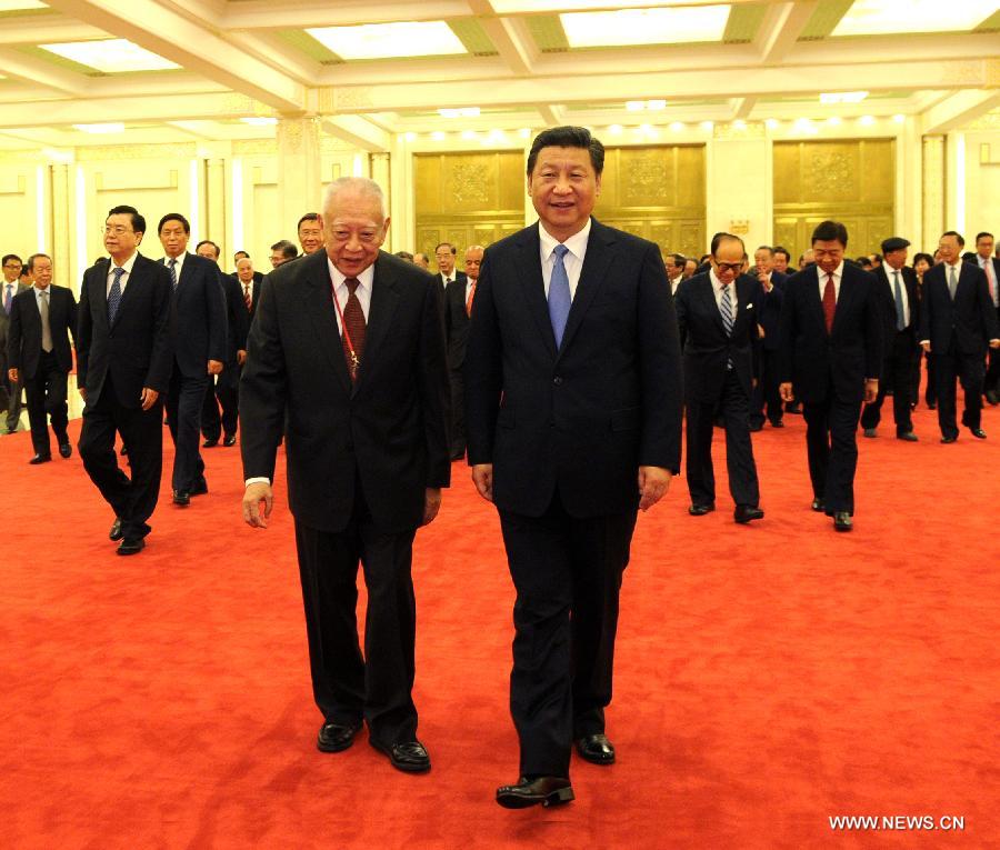 الرئيس الصيني يلتقي مع وفد من هونج كونج
