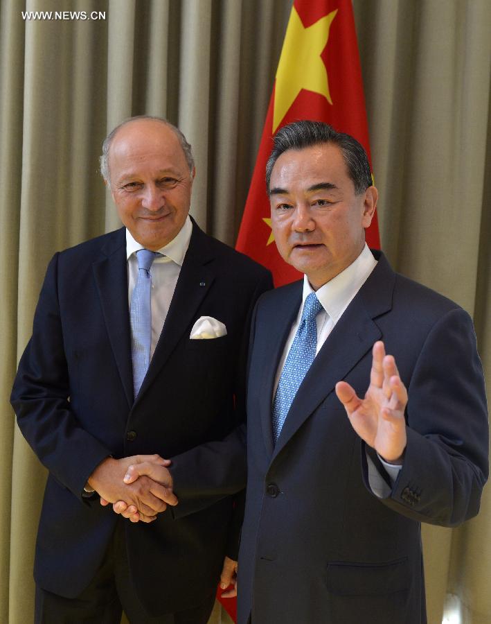 وزيرا خارجية الصين وفرنسا يناقشان العلاقات الثنائية والقضايا الدولية