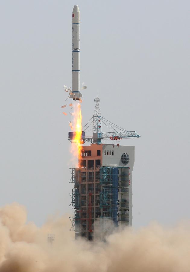 الصين تنجح في إطلاق قمر صناعي تجريبي