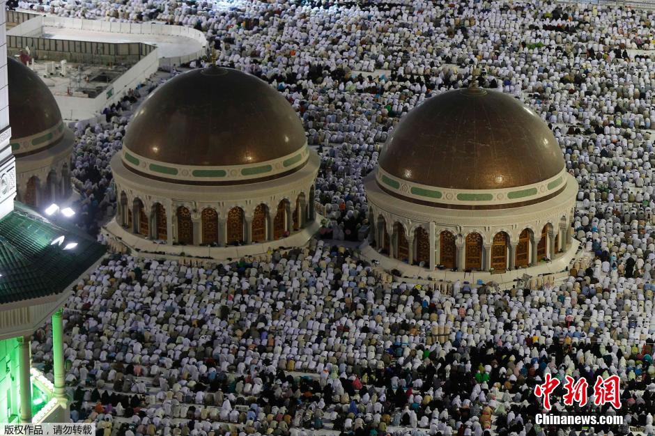 مشاهد عظيمة : ملايين الحجاج إلى مكة المكرمة 