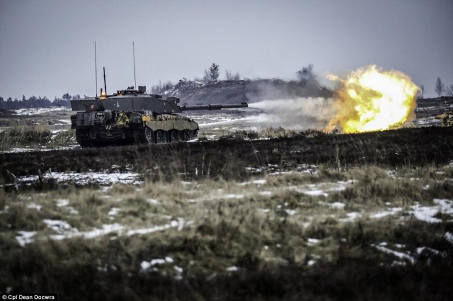 الأعمال الفائزة في مسابقة التصوير الفوتوغرافي العسكري لعام 2014