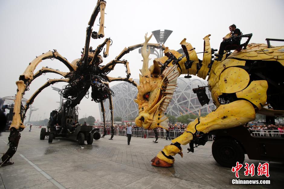 حرب بين "حيوان إلهي فرنسي" و" عنكبوت عملاق" تعرض في بكين