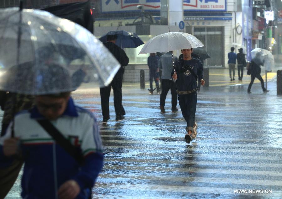 مصرع شخصين وإصابة أكثر من 90 في اليابان جراء إعصار فونجفونج