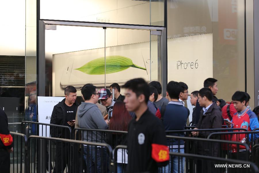 أبل تبدأ تسليم هواتفها الجديدة في البر الرئيسي الصيني