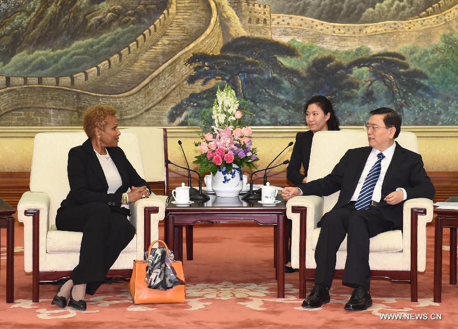 كبير المشرعين الصينيين يلتقي بالرئيس التنزاني ورئيسة مجلس الشيوخ بالباهاما