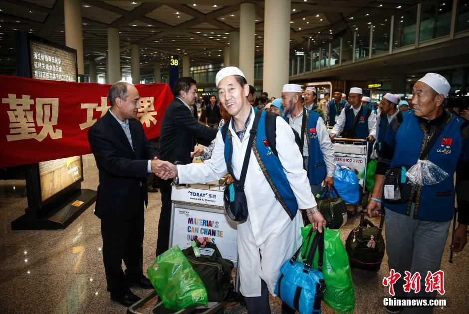 الحجاج الصينيون يعودون من السعودية إلى الوطن بسلاسة