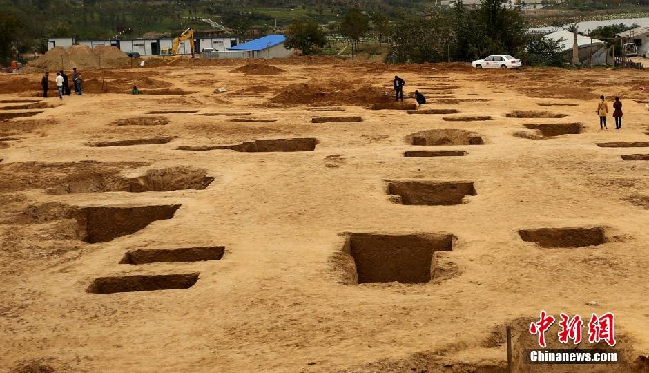 اكتشاف 56 مقبرة قديمة في موقع بناء بخنان