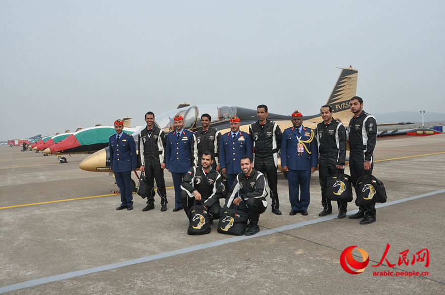 حصريا: قائد القوات الجوية والدفاع الجوي للإمارات يلتقي بـ "فريق فرسان الإمارات" في الصين