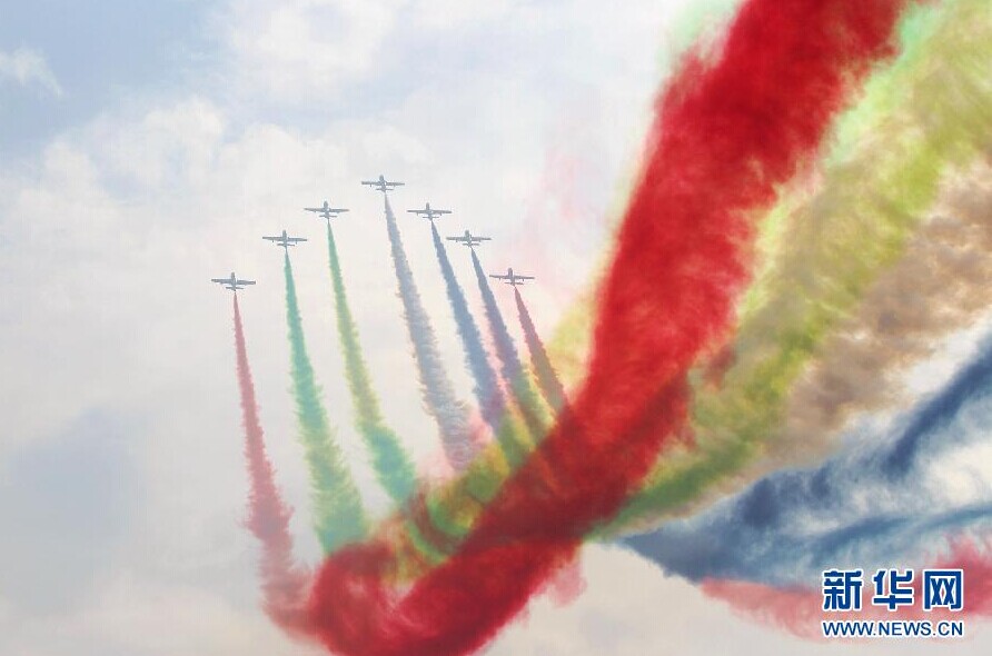 أول عرض لفريق فرسان الإمارات للاستعراضات الجوية في معرض الصين للطيران