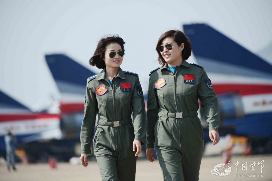 القوات الجوية الصينية تنشر صور رائعة لطيارات الطائرات المقاتلة جيان-10