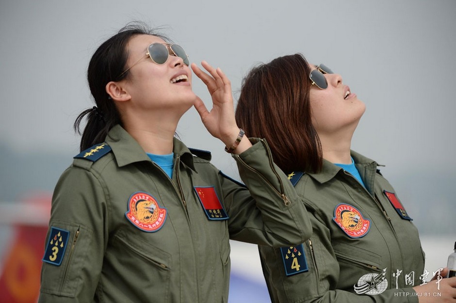 القوات الجوية الصينية تنشر صور رائعة لطيارات الطائرات المقاتلة جيان-10