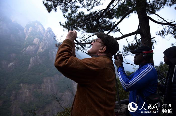 مراسلون أجانب: يجب تعزيز الدعاية لجبال سان تسينغ حتى يتعرف المزيد من الزوار جمالها المذهل